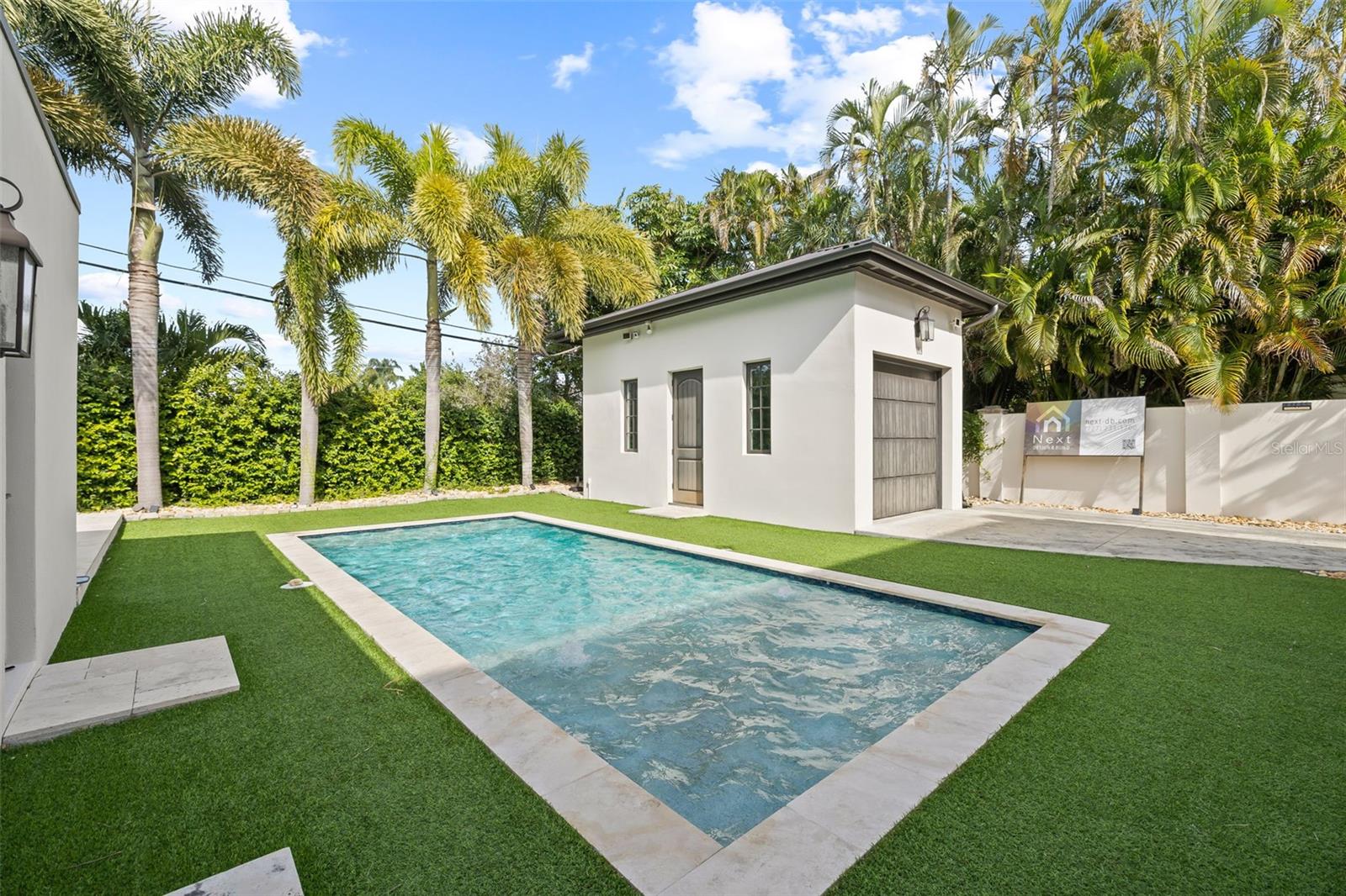 140 BRIGHTWATERS Blvd ST PETERSBURG, FL 33704