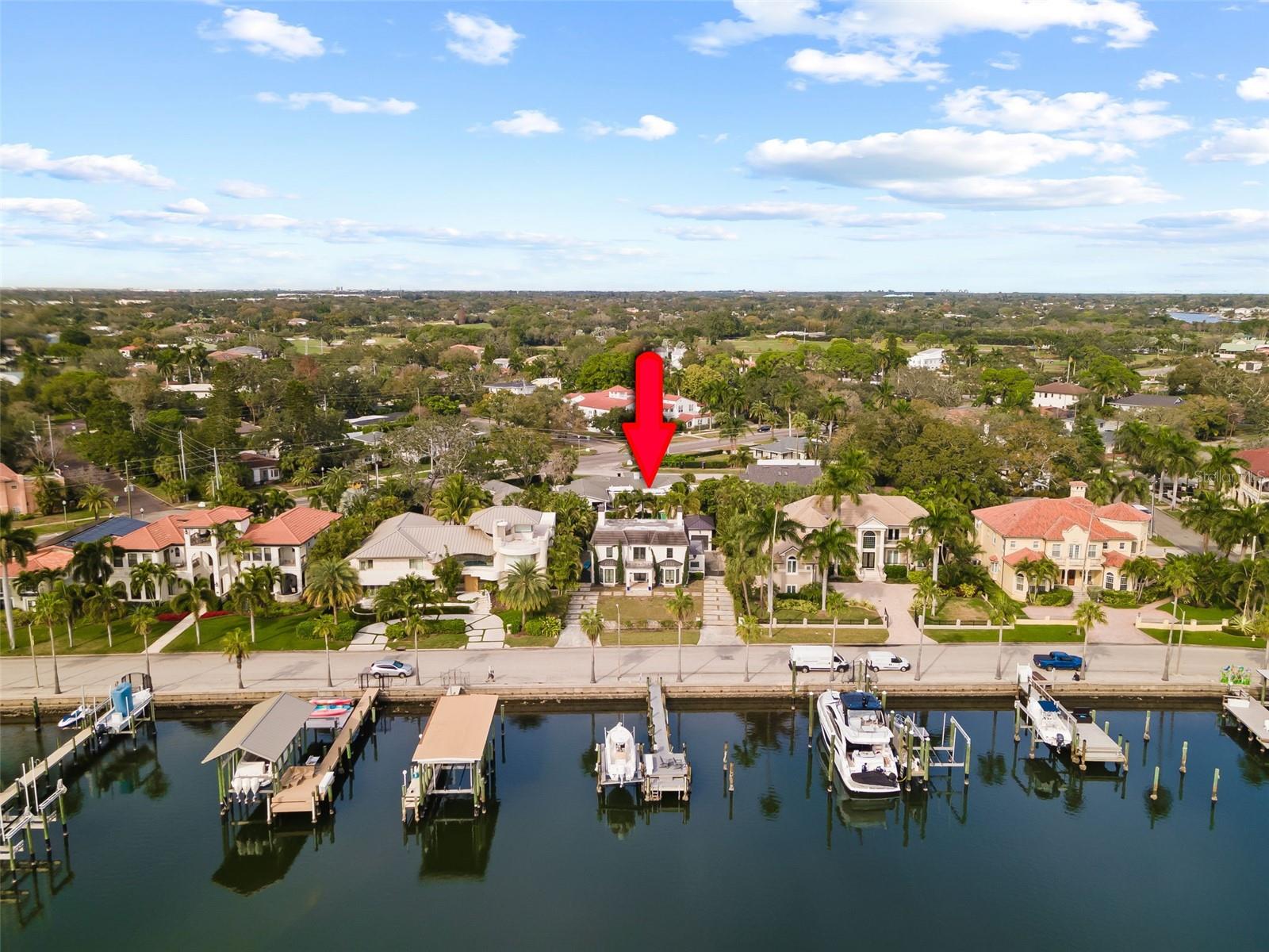 140 BRIGHTWATERS Blvd ST PETERSBURG, FL 33704