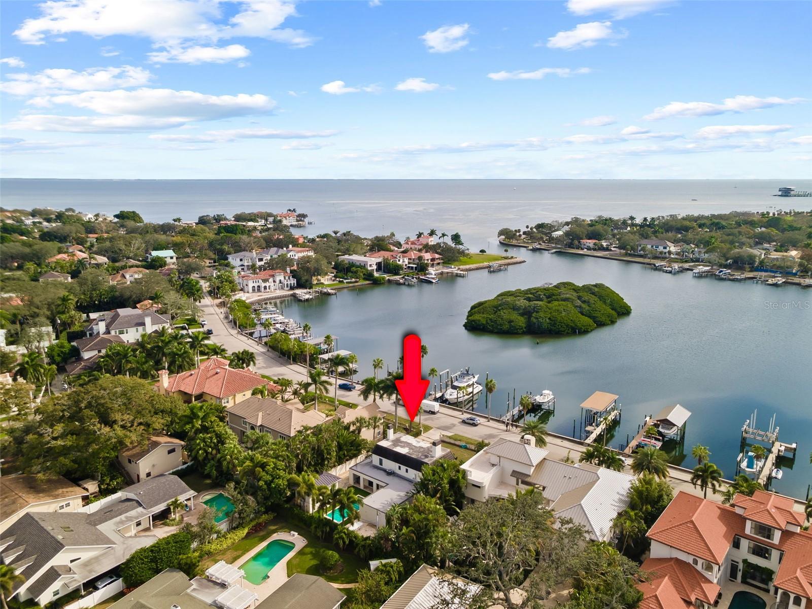 140 BRIGHTWATERS Blvd ST PETERSBURG, FL 33704