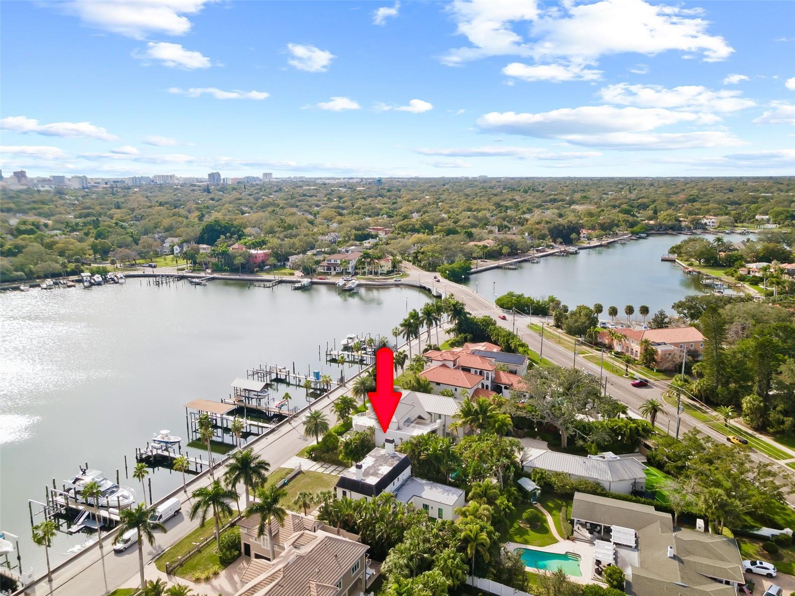 140 BRIGHTWATERS Blvd ST PETERSBURG, FL 33704