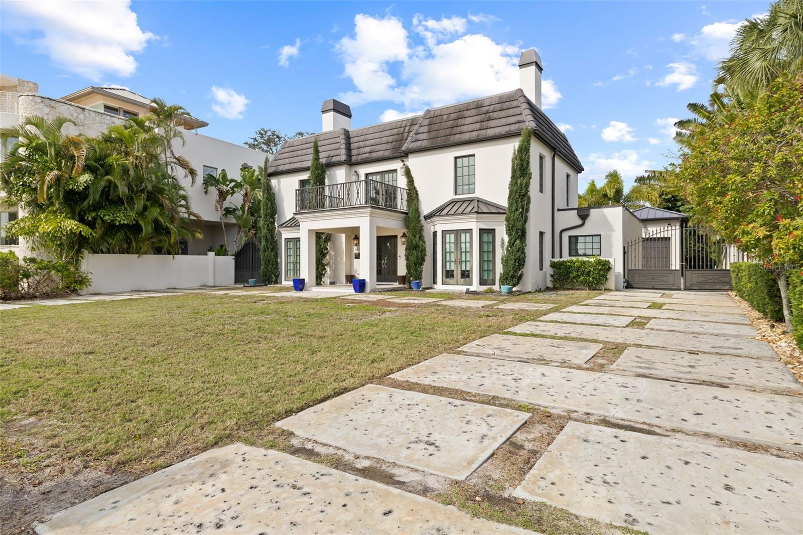 140 BRIGHTWATERS Blvd ST PETERSBURG, FL 33704