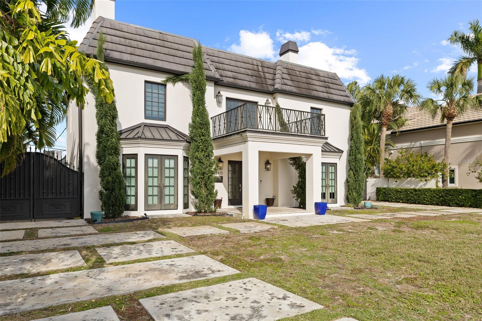 140 BRIGHTWATERS Blvd ST PETERSBURG, FL 33704