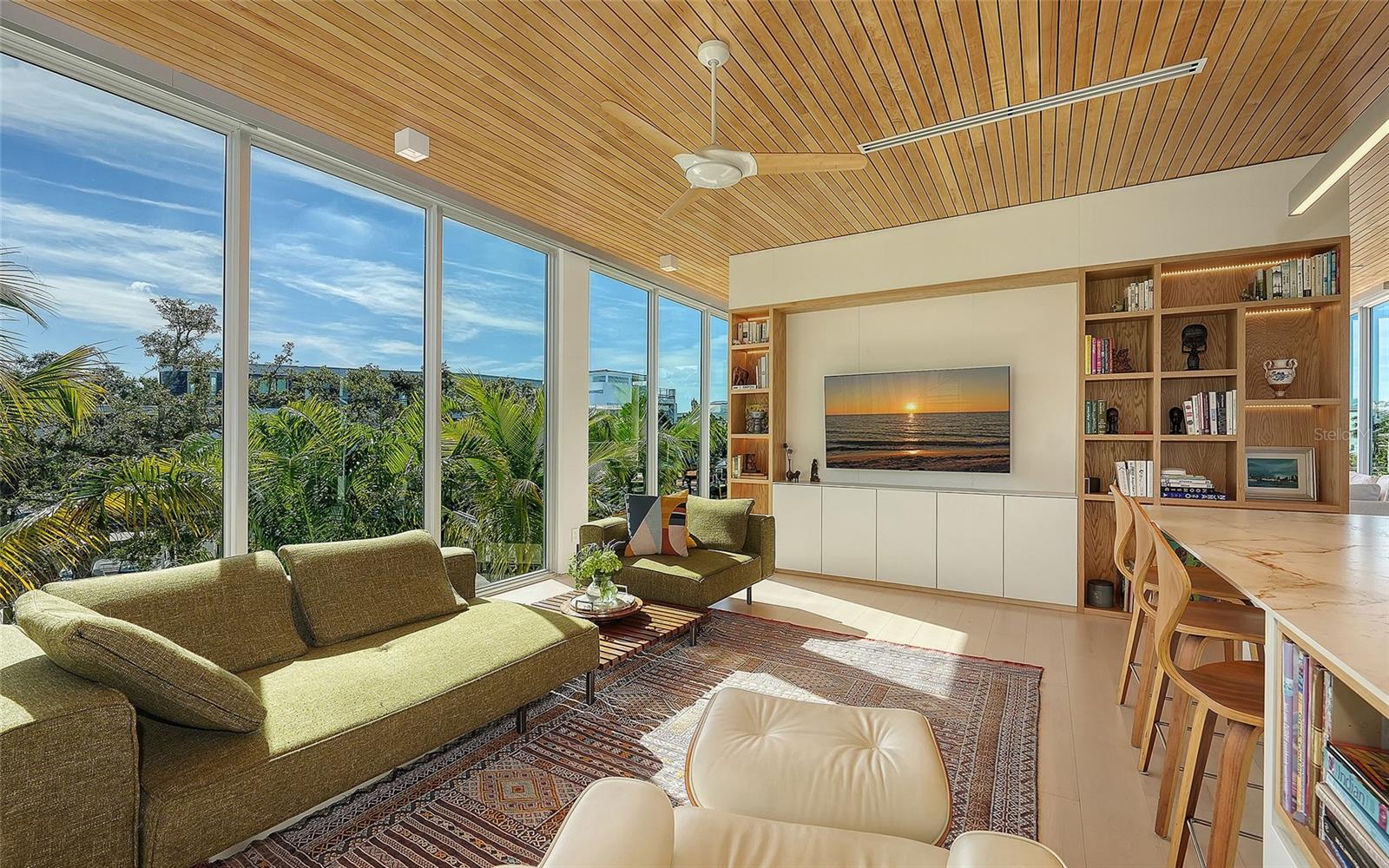 1401 KENILWORTH St SARASOTA, FL 34231