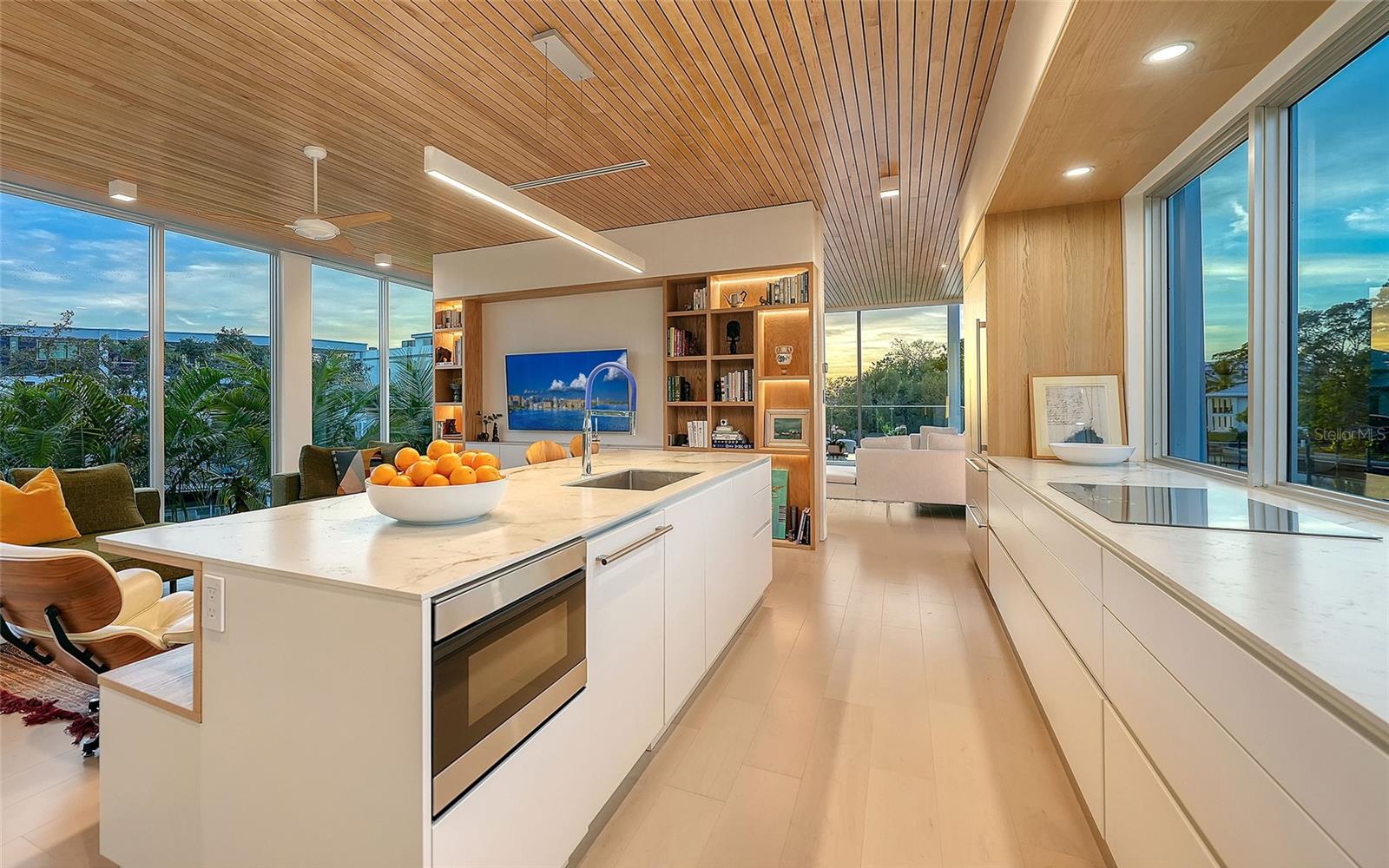 1401 KENILWORTH St SARASOTA, FL 34231