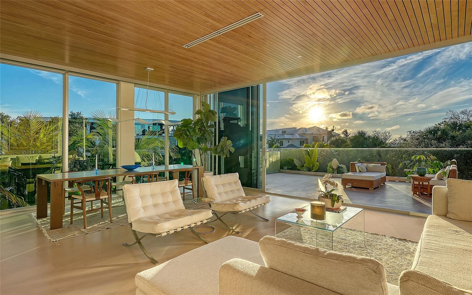 1401 KENILWORTH St SARASOTA, FL 34231