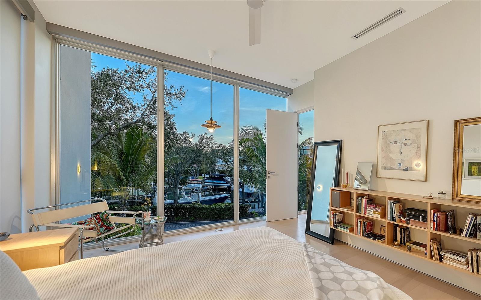 1401 KENILWORTH St SARASOTA, FL 34231