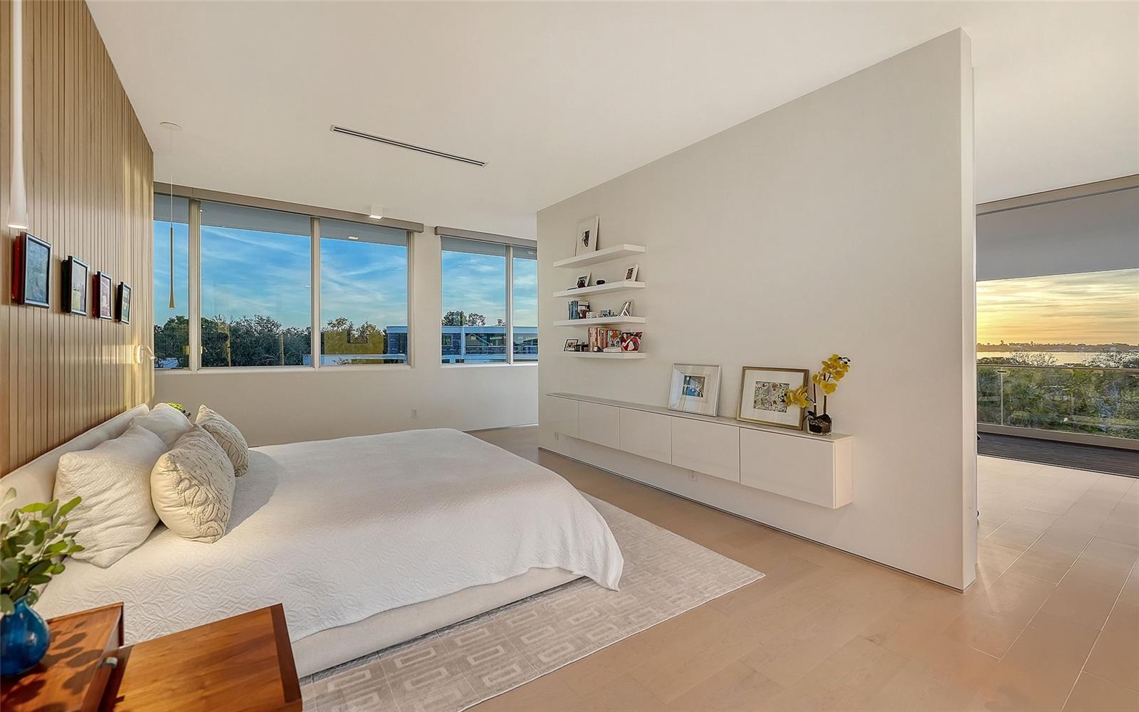 1401 KENILWORTH St SARASOTA, FL 34231