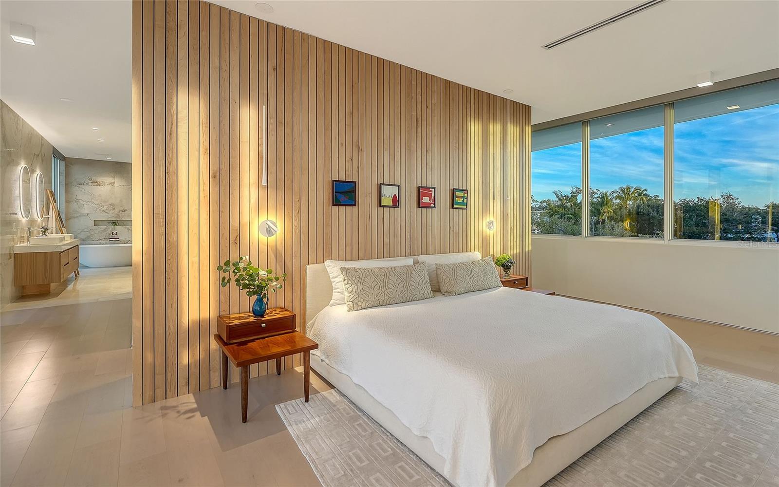 1401 KENILWORTH St SARASOTA, FL 34231