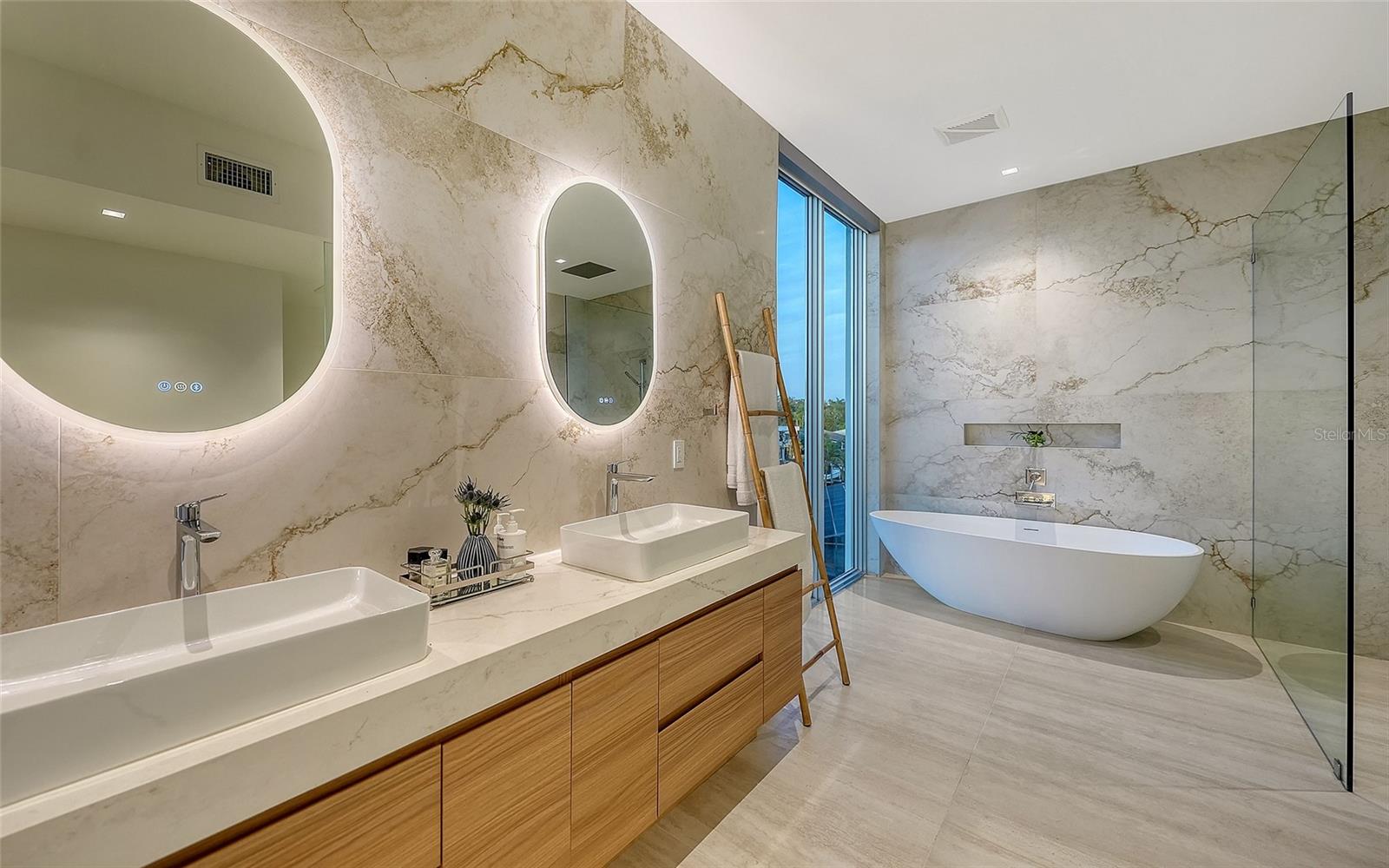 1401 KENILWORTH St SARASOTA, FL 34231