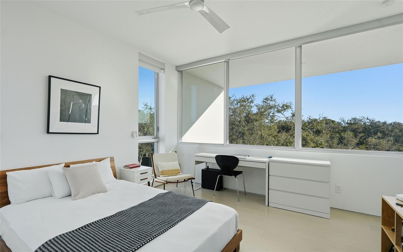 1401 KENILWORTH St SARASOTA, FL 34231