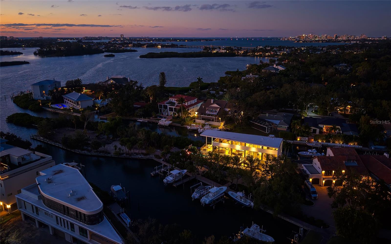 1401 KENILWORTH St SARASOTA, FL 34231