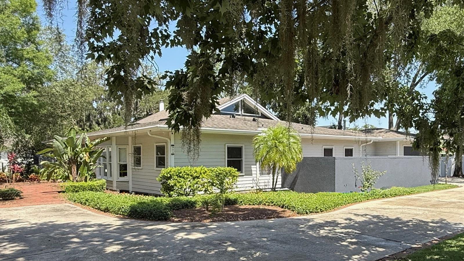 954 N TEXAS Ave