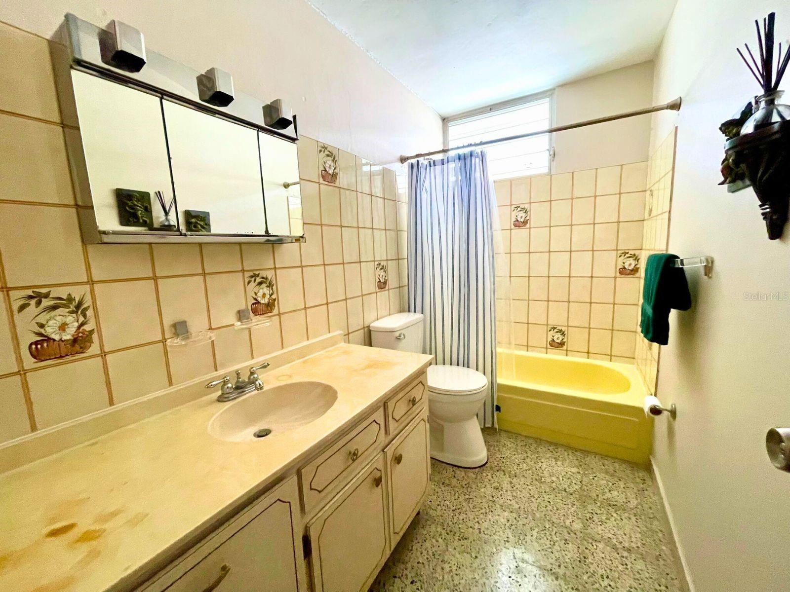 C40 CALLE 8 VILLA UNIVERSITARIA HUMACAO, PR 00791