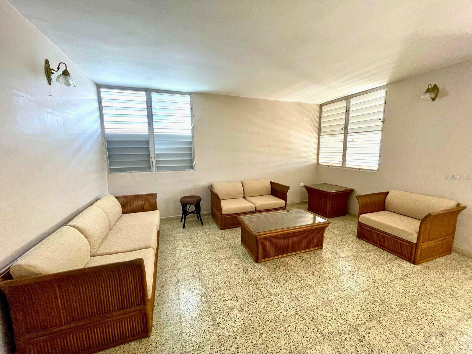 C40 CALLE 8 VILLA UNIVERSITARIA HUMACAO, PR 00791