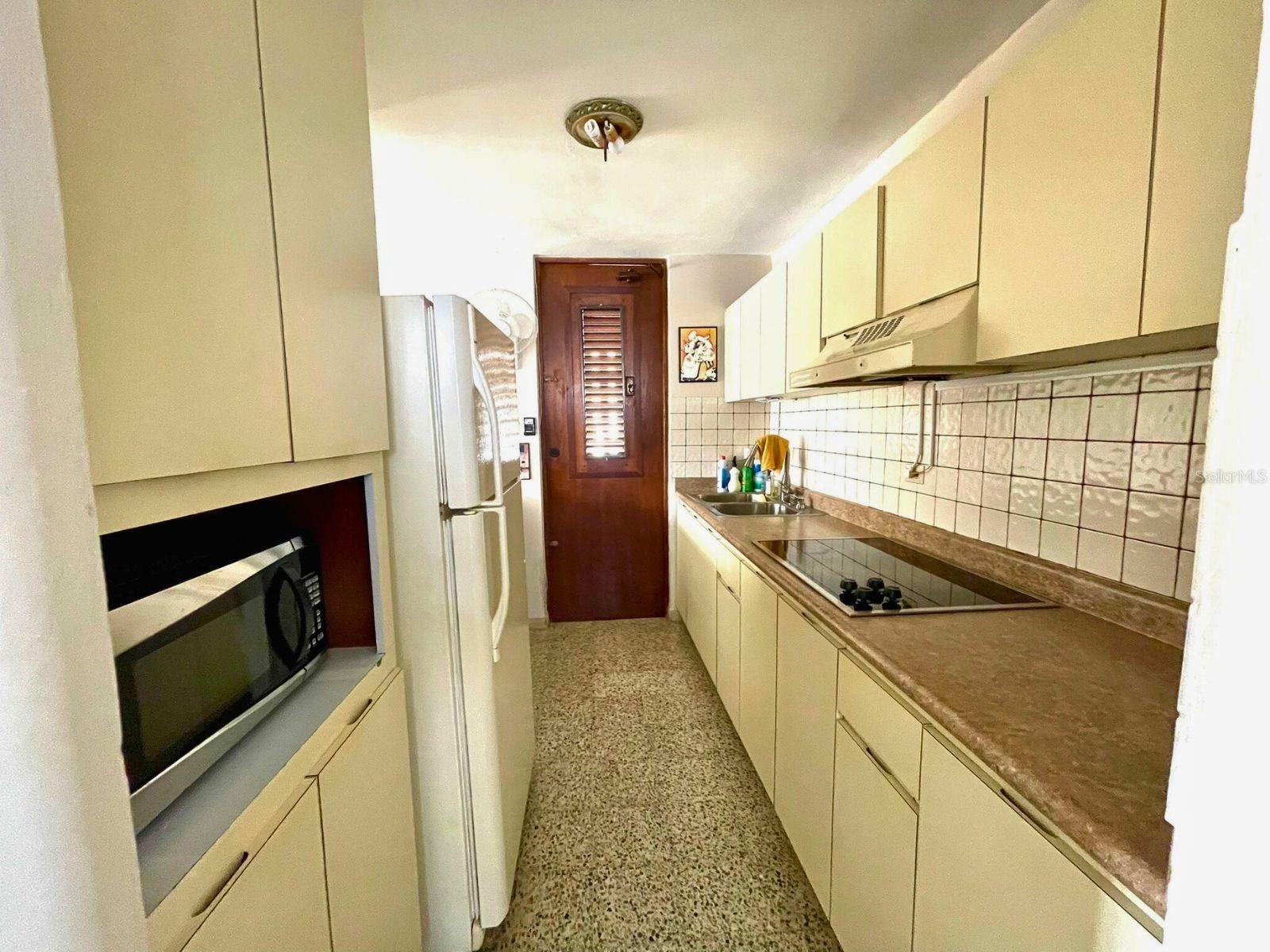 C40 CALLE 8 VILLA UNIVERSITARIA HUMACAO, PR 00791