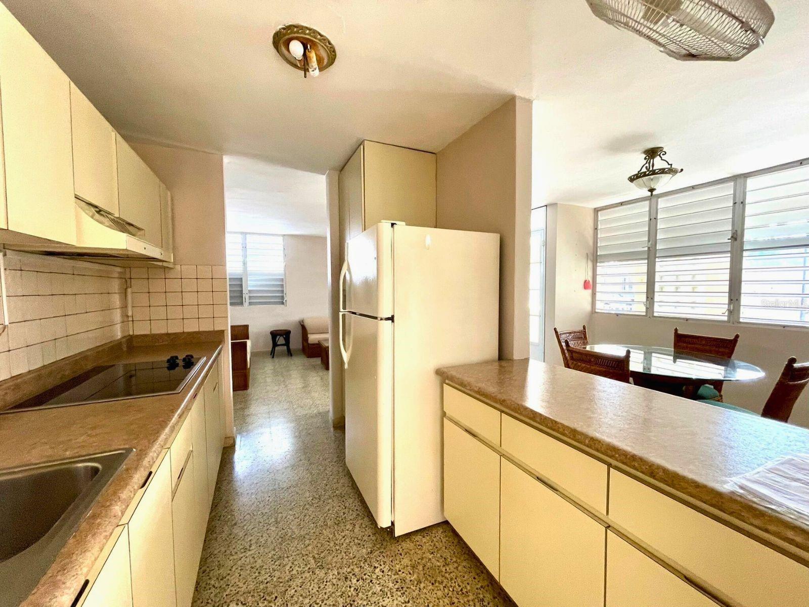 C40 CALLE 8 VILLA UNIVERSITARIA HUMACAO, PR 00791