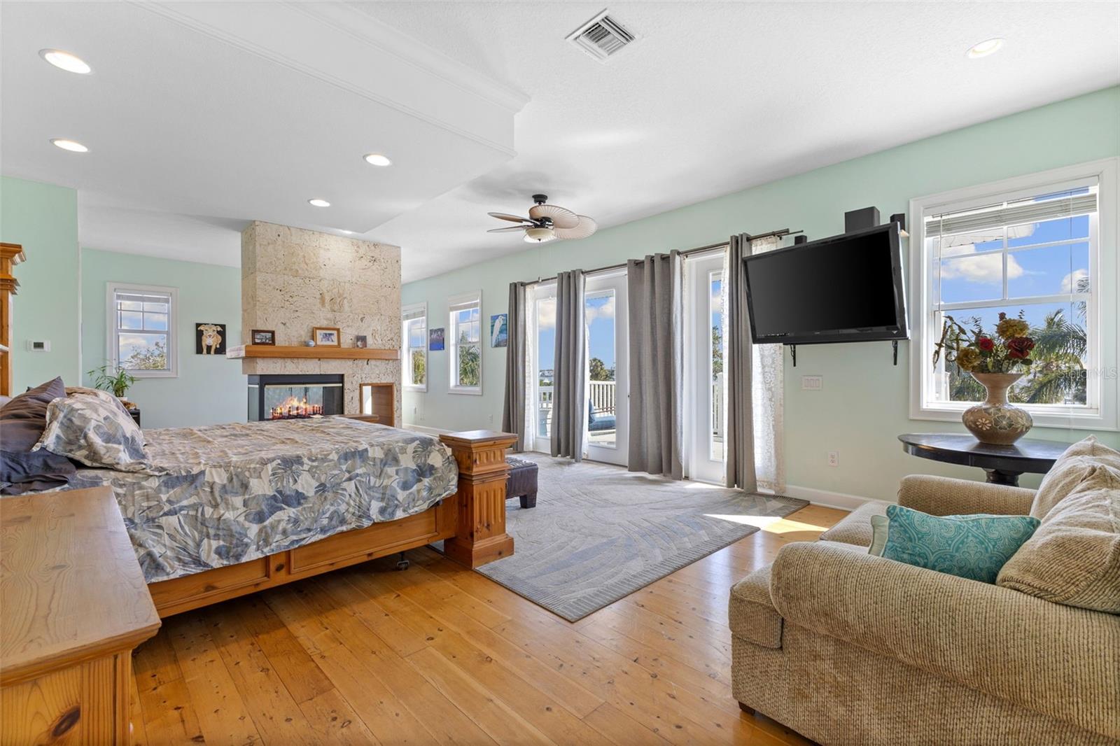 450 BAYSHORE Dr TERRA CEIA, FL 34250