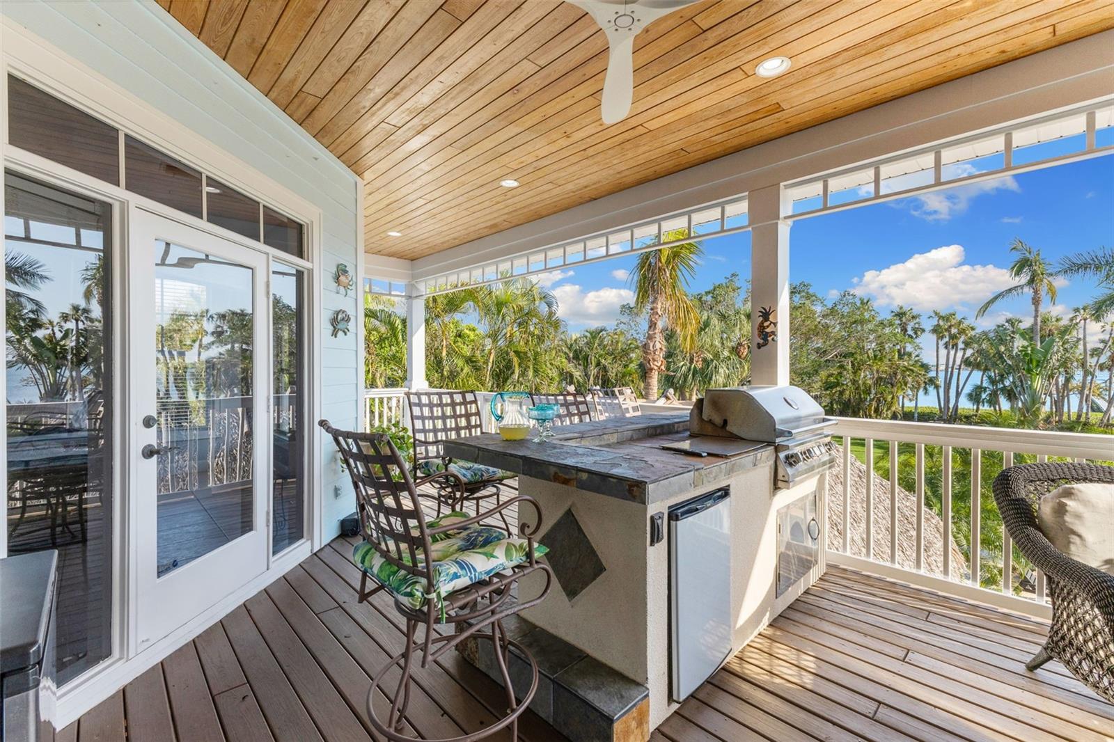 450 BAYSHORE Dr TERRA CEIA, FL 34250