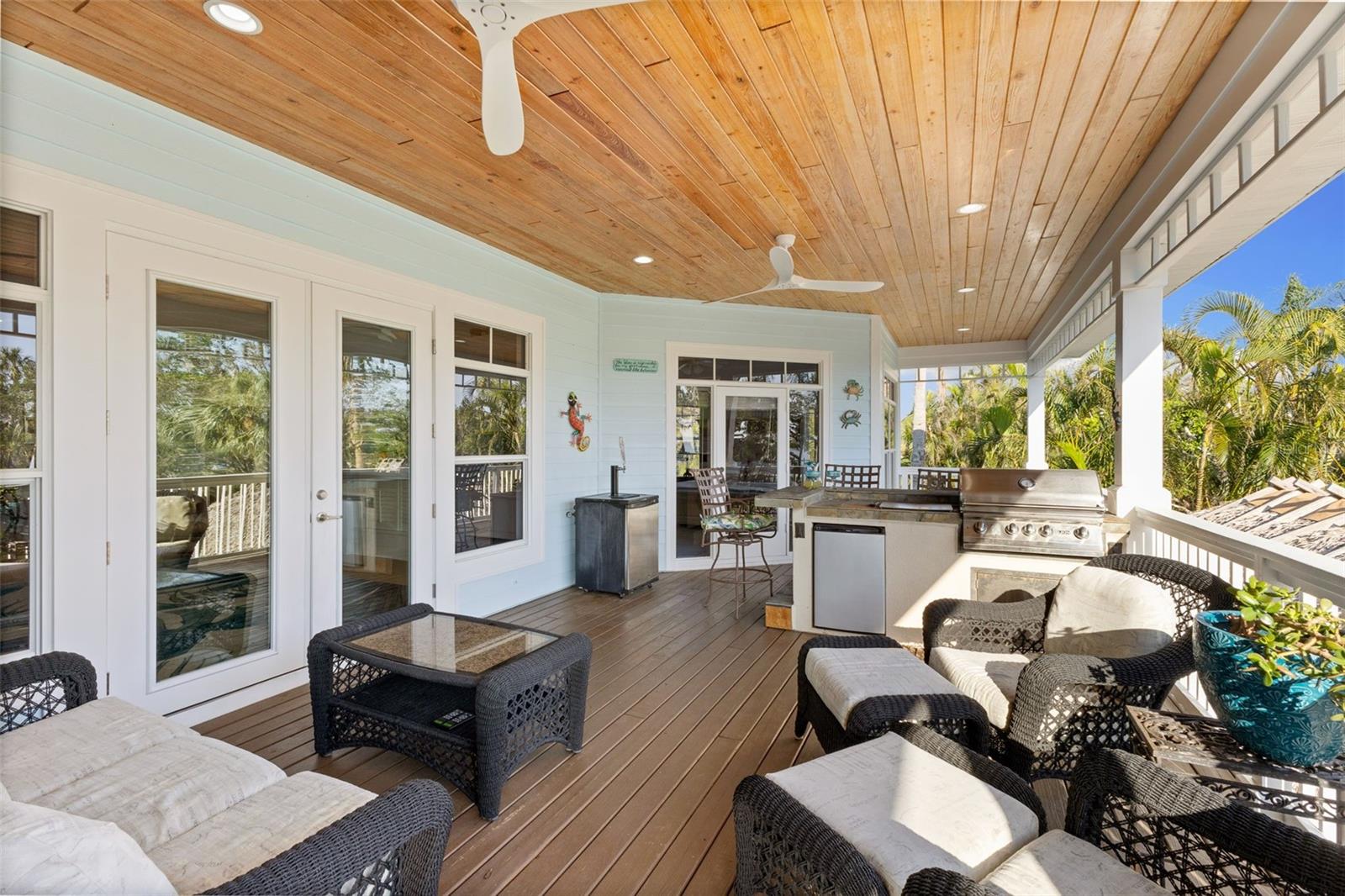 450 BAYSHORE Dr TERRA CEIA, FL 34250