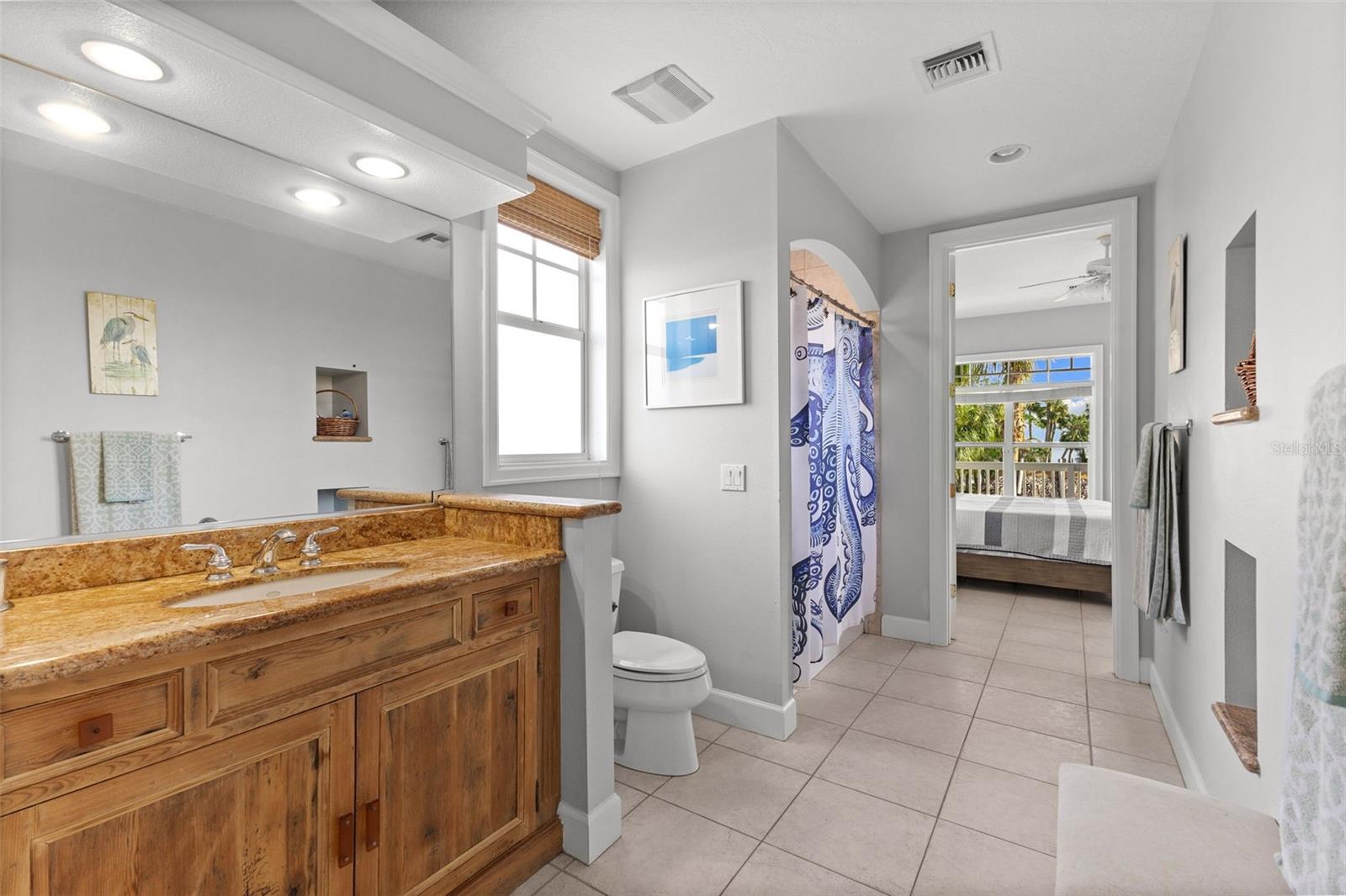 450 BAYSHORE Dr TERRA CEIA, FL 34250