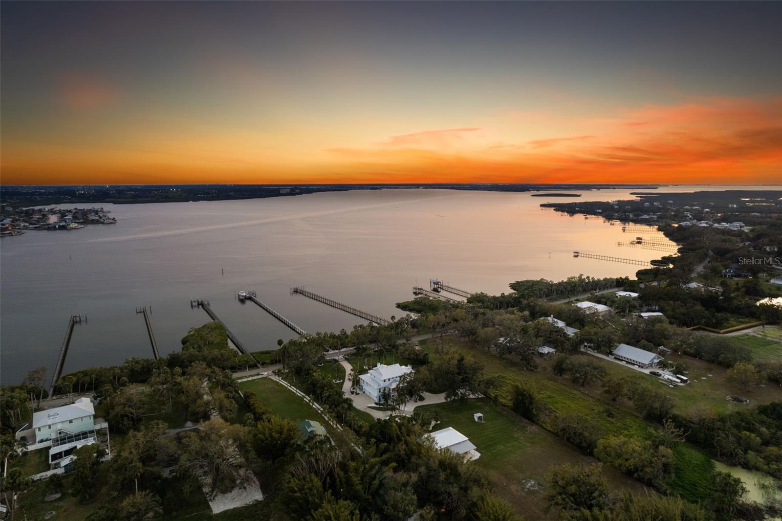 450 BAYSHORE Dr TERRA CEIA, FL 34250