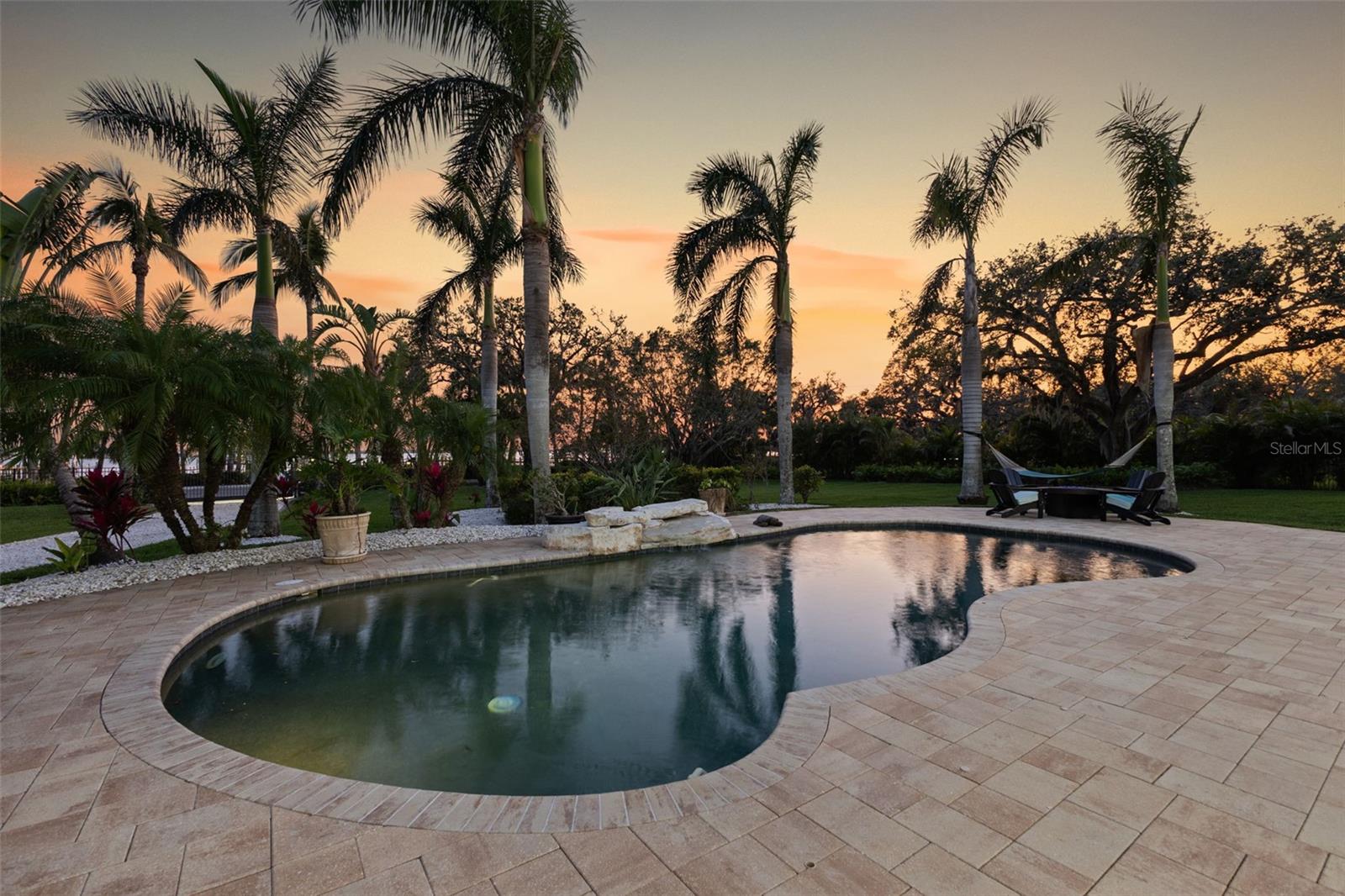 450 BAYSHORE Dr TERRA CEIA, FL 34250