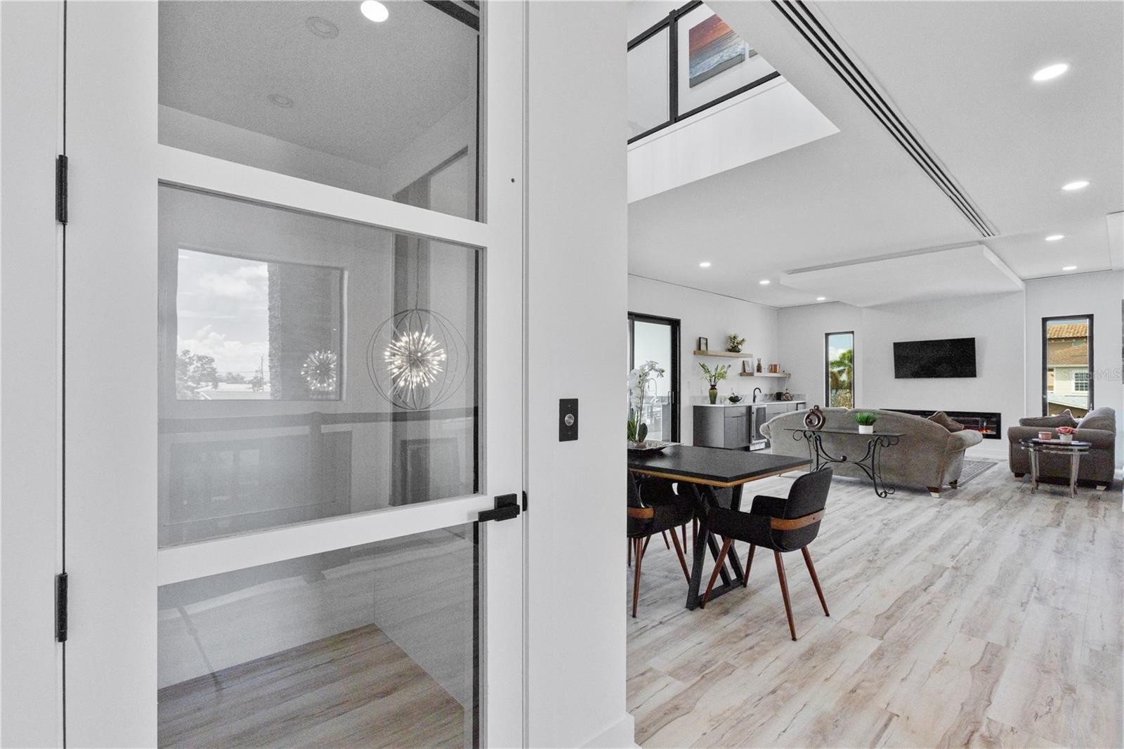 2121 Byu GRANDE Blvd ST PETERSBURG, FL 33703