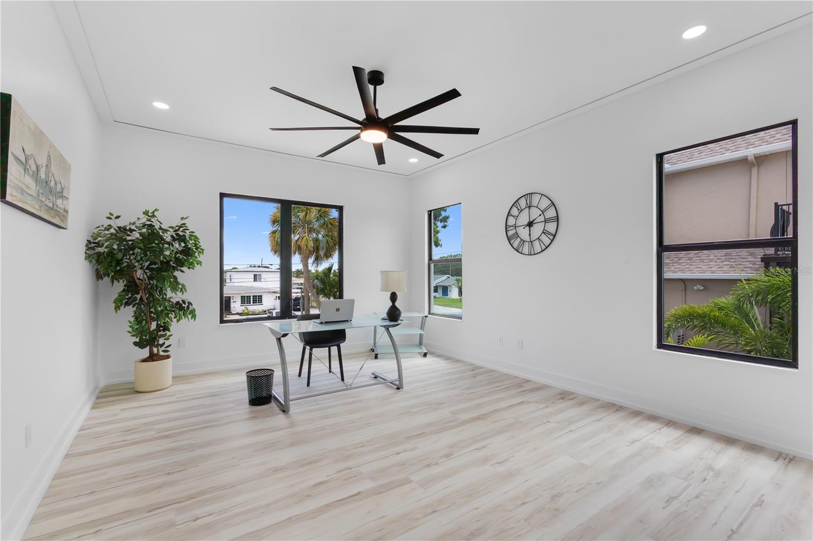 2121 Byu GRANDE Blvd ST PETERSBURG, FL 33703