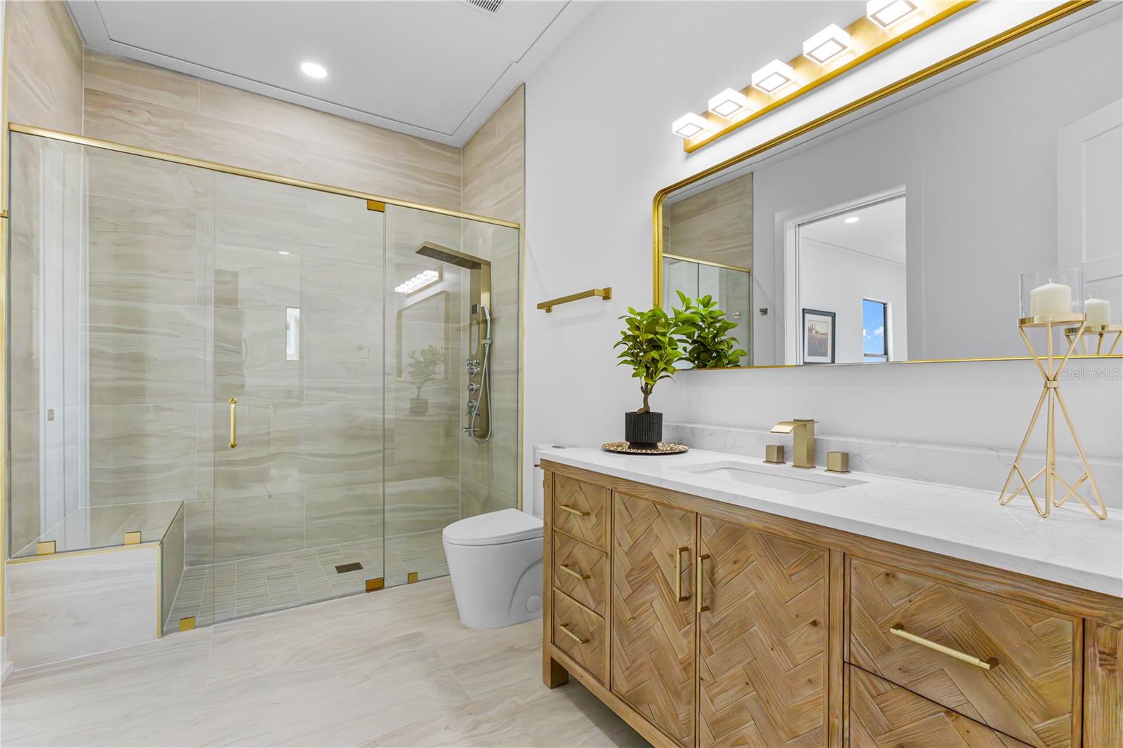 2121 Byu GRANDE Blvd ST PETERSBURG, FL 33703