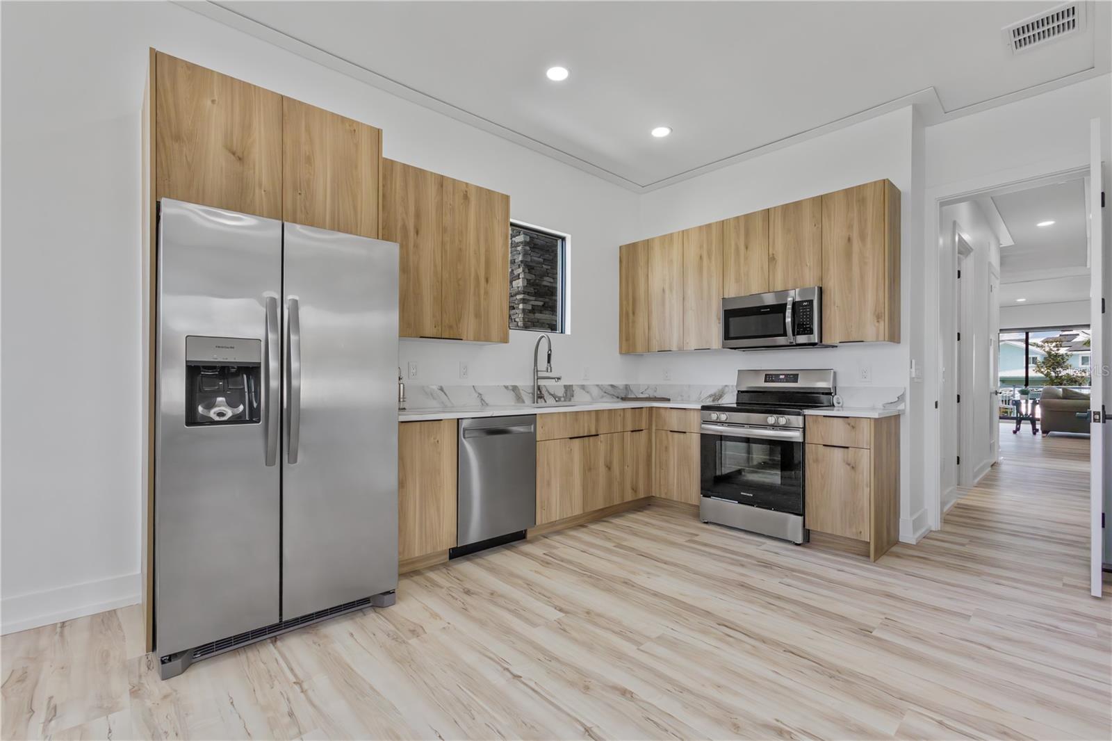 2121 Byu GRANDE Blvd ST PETERSBURG, FL 33703