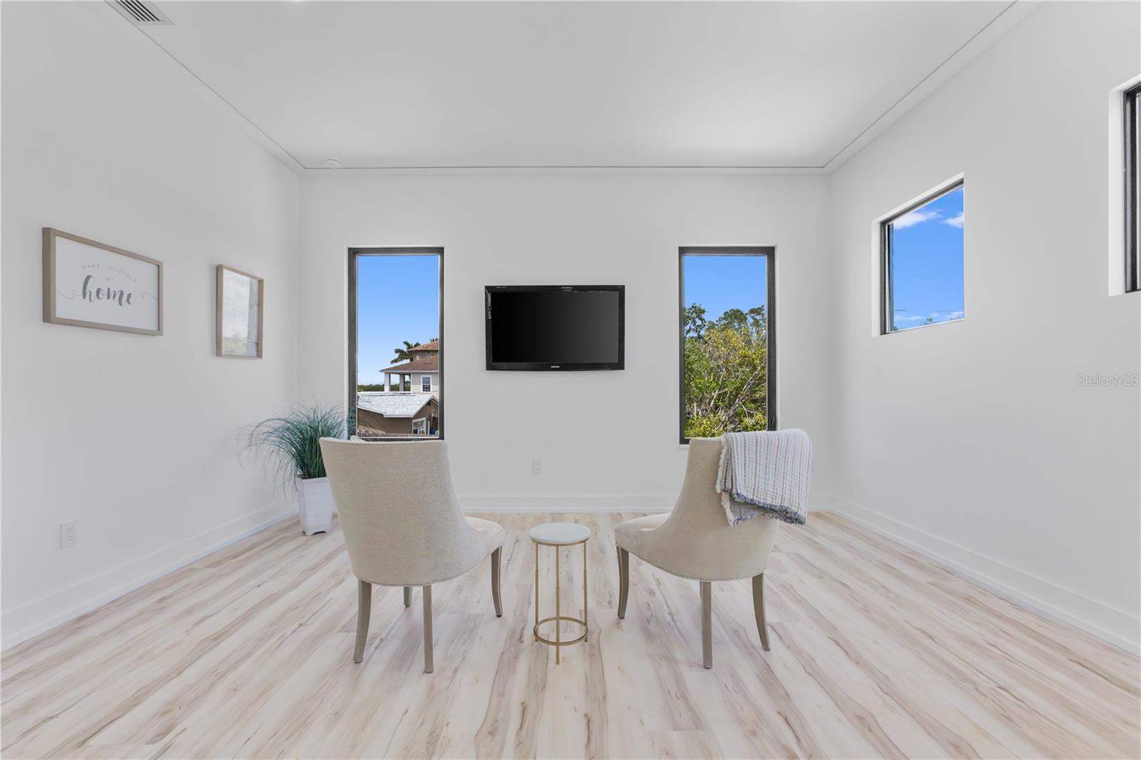 2121 Byu GRANDE Blvd ST PETERSBURG, FL 33703