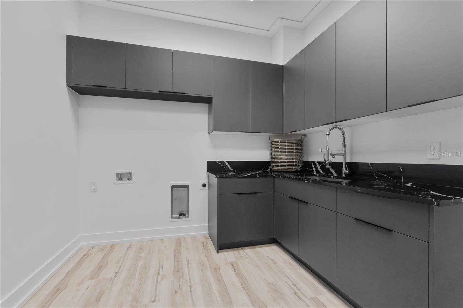 2121 Byu GRANDE Blvd ST PETERSBURG, FL 33703