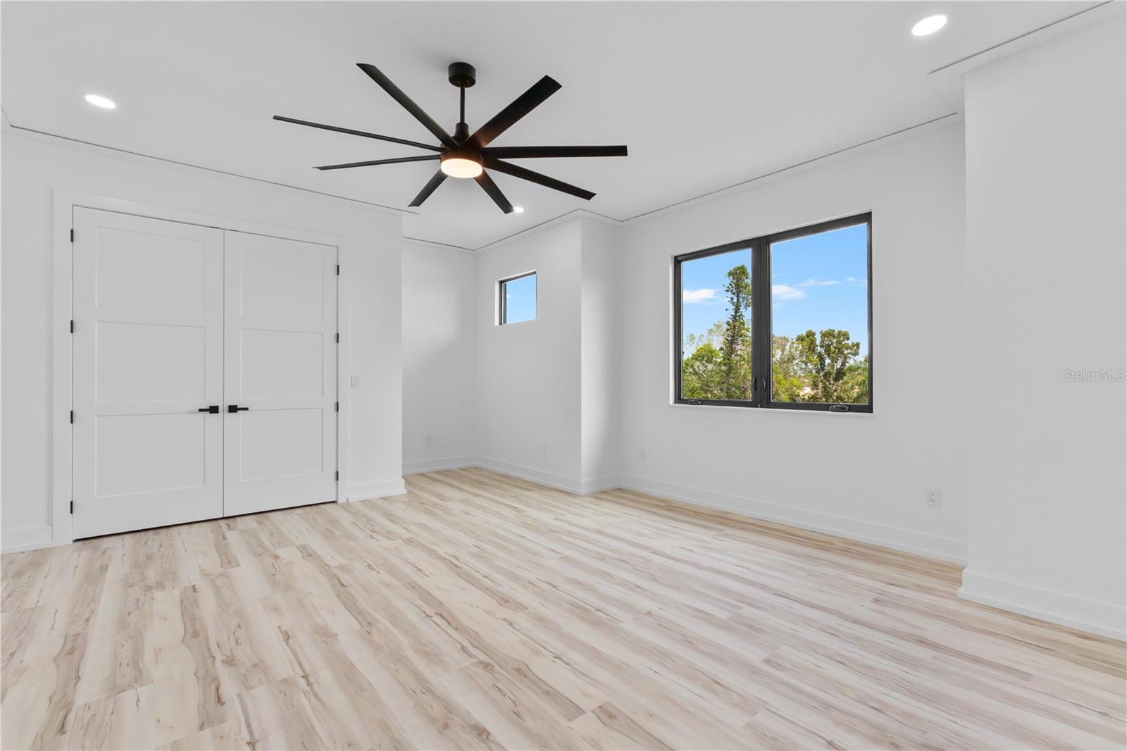 2121 Byu GRANDE Blvd ST PETERSBURG, FL 33703