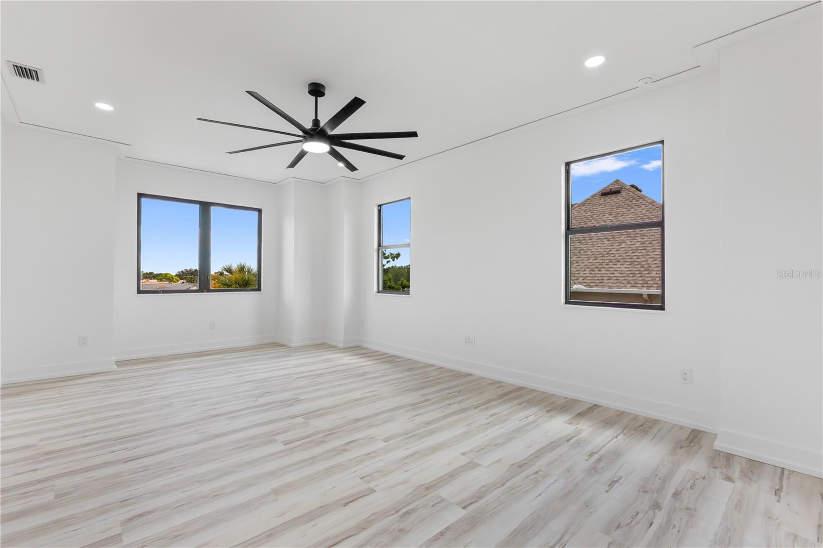 2121 Byu GRANDE Blvd ST PETERSBURG, FL 33703