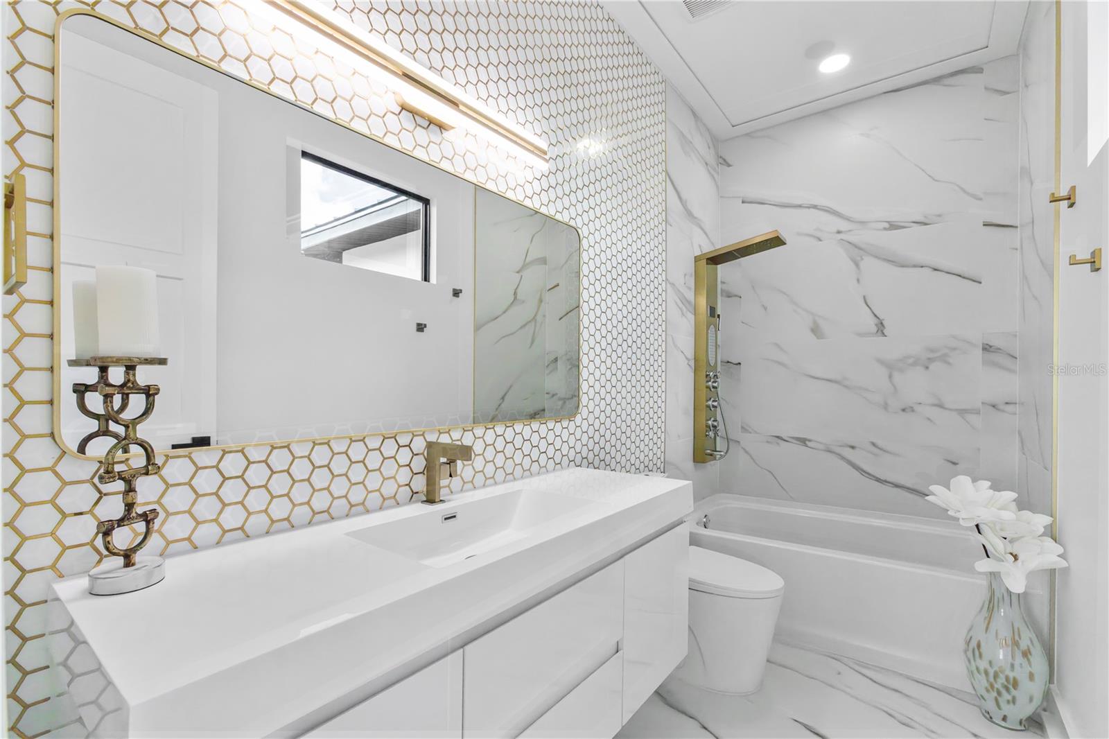 2121 Byu GRANDE Blvd ST PETERSBURG, FL 33703