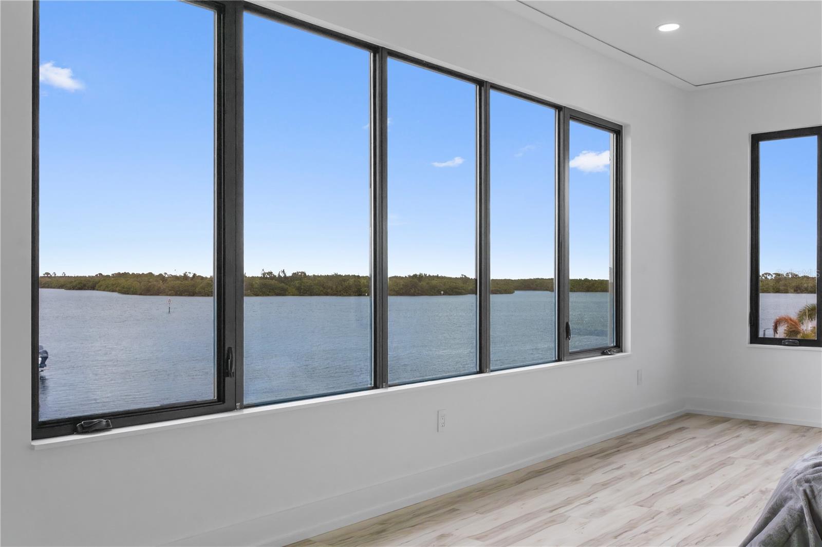 2121 Byu GRANDE Blvd ST PETERSBURG, FL 33703