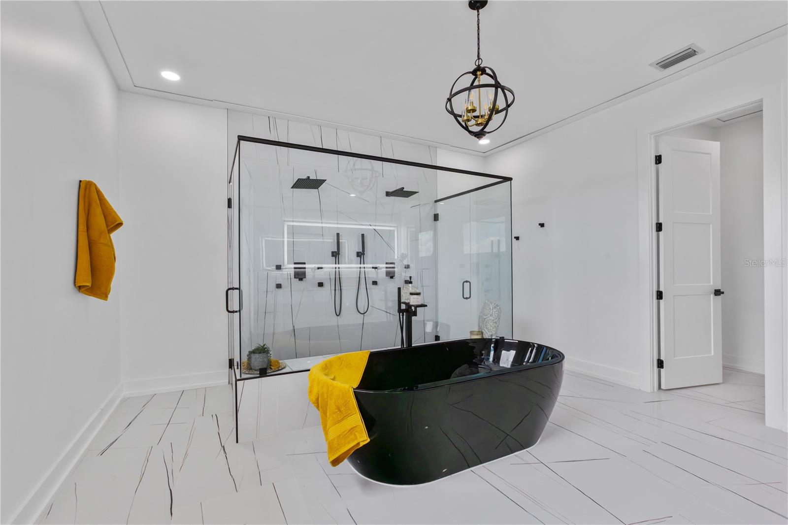 2121 Byu GRANDE Blvd ST PETERSBURG, FL 33703