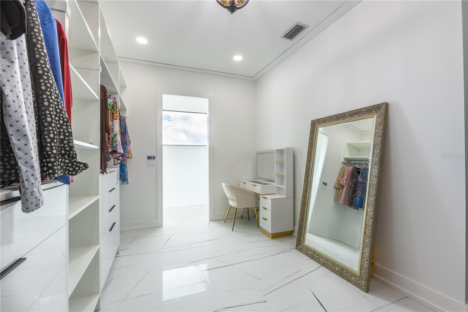 2121 Byu GRANDE Blvd ST PETERSBURG, FL 33703