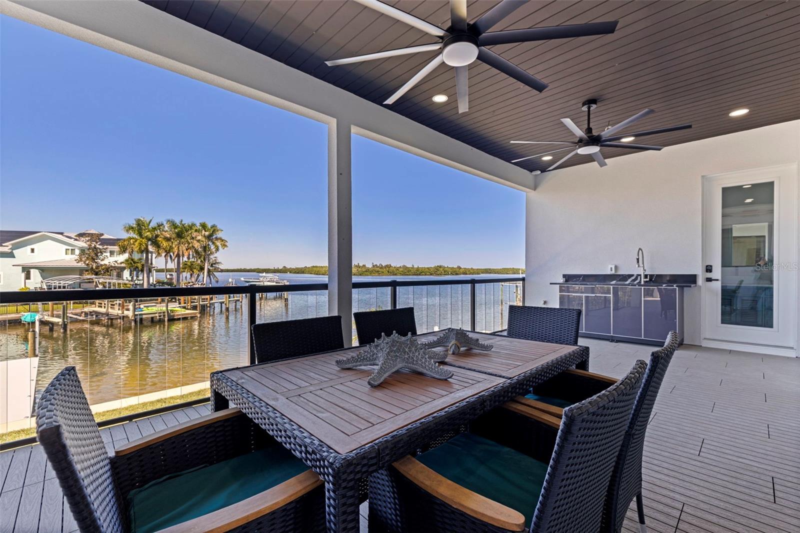 2121 Byu GRANDE Blvd ST PETERSBURG, FL 33703