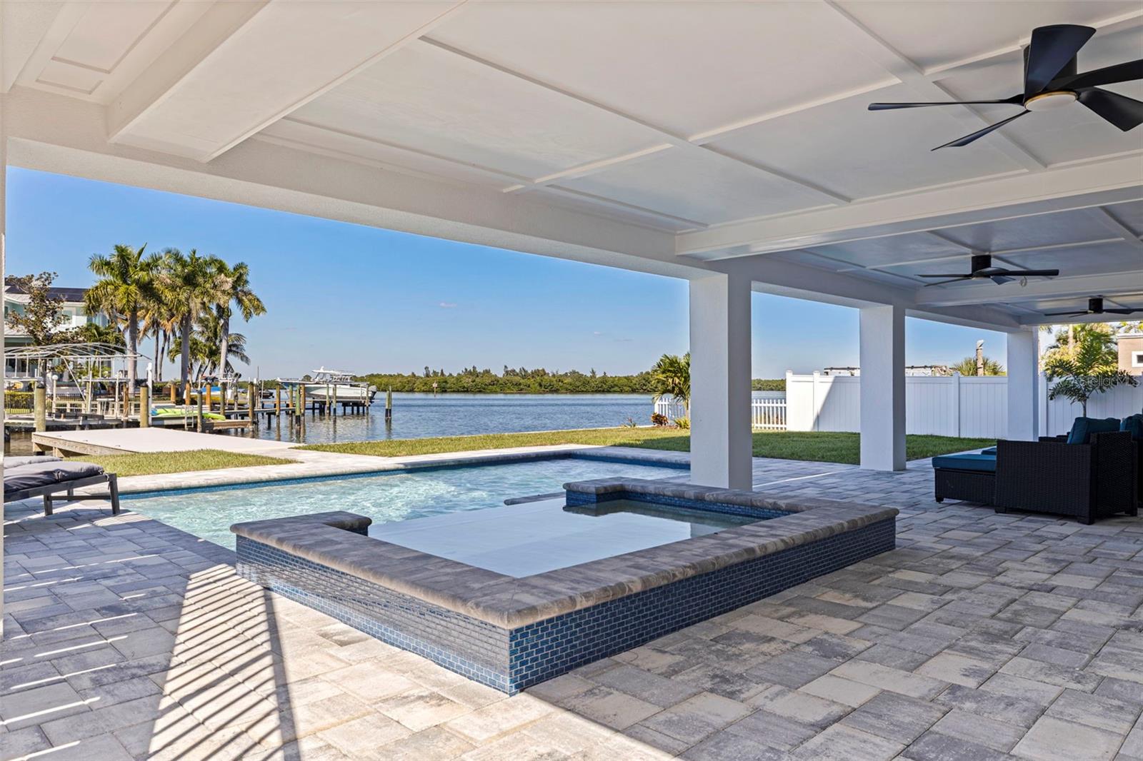 2121 Byu GRANDE Blvd ST PETERSBURG, FL 33703