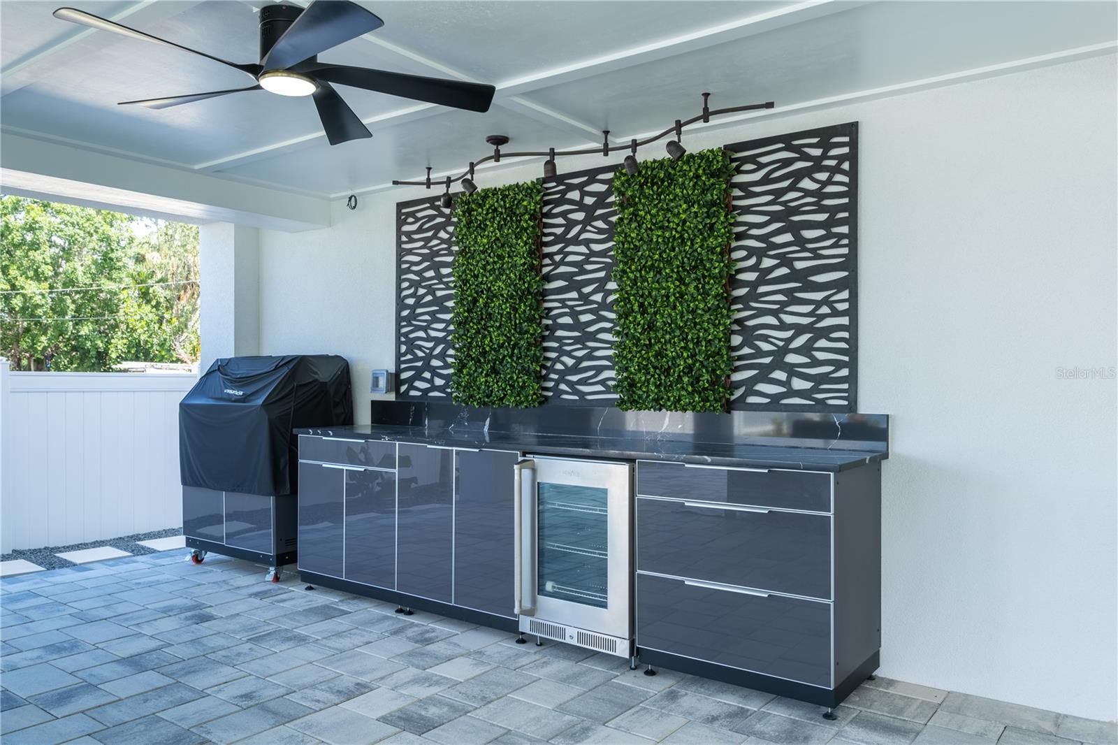 2121 Byu GRANDE Blvd ST PETERSBURG, FL 33703