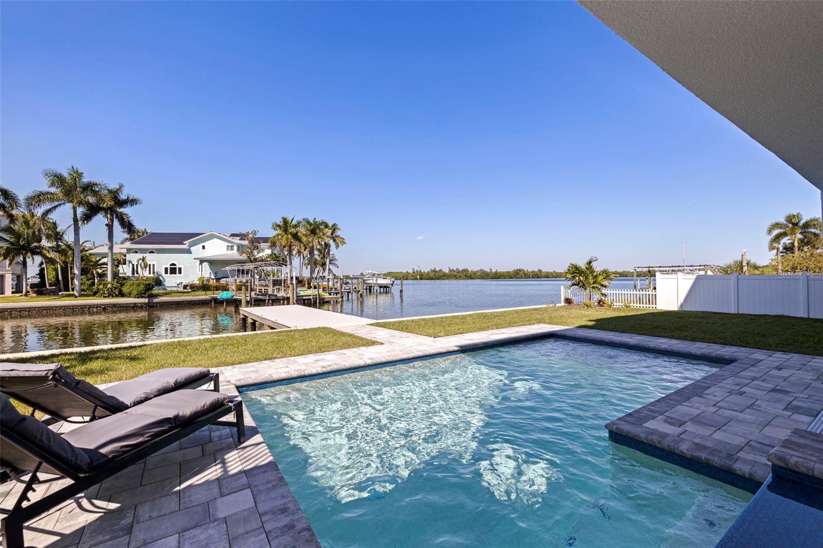 2121 Byu GRANDE Blvd ST PETERSBURG, FL 33703