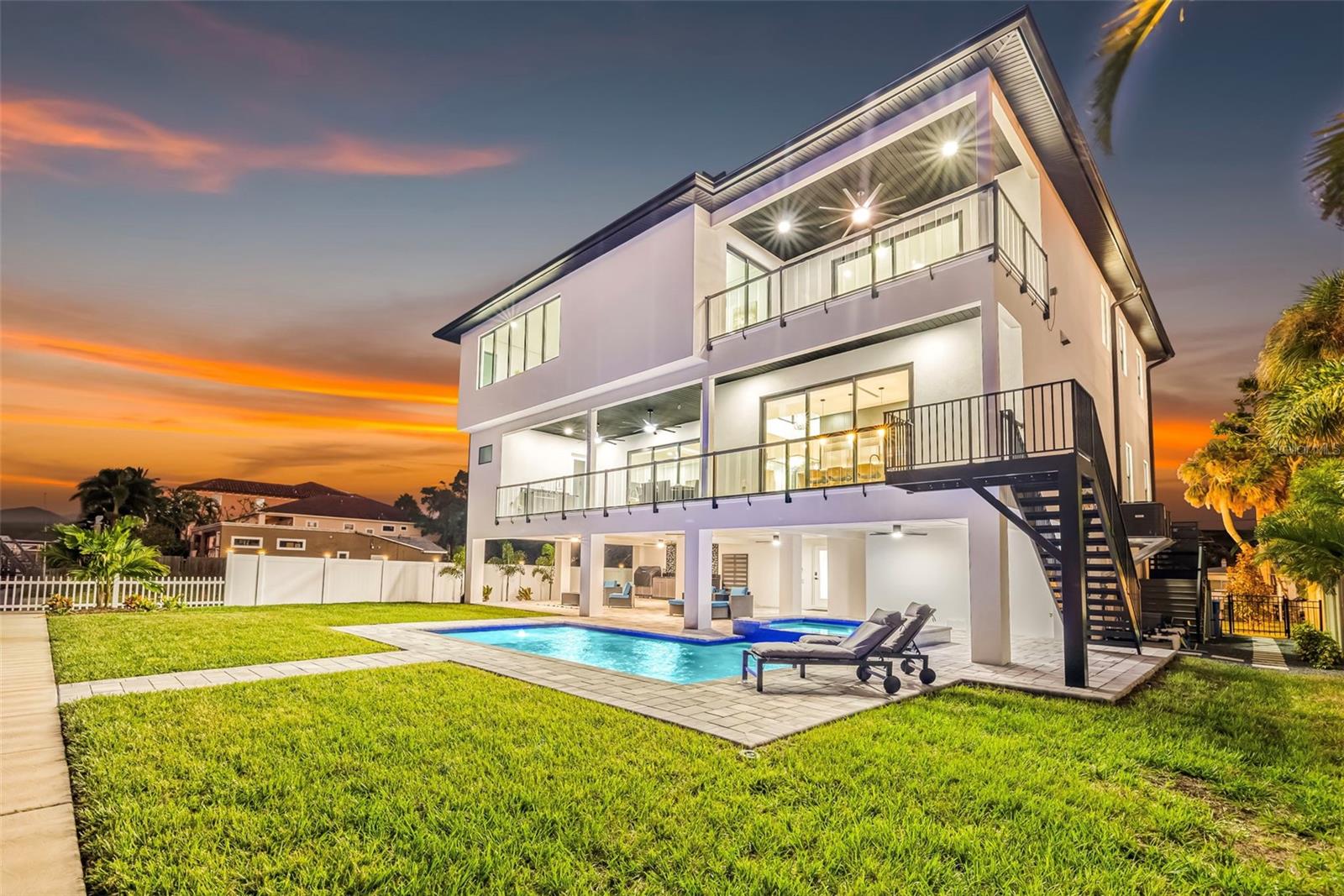 2121 Byu GRANDE Blvd ST PETERSBURG, FL 33703