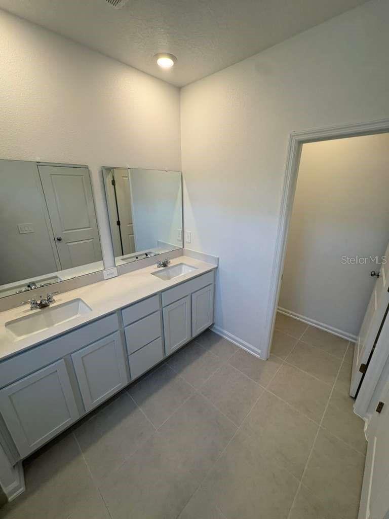 2787 SKYLINE Cir KISSIMMEE, FL 34758