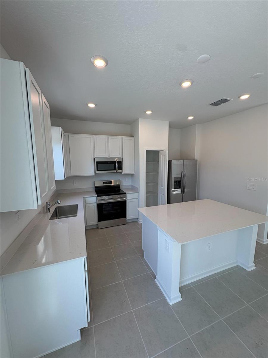 2787 SKYLINE Cir KISSIMMEE, FL 34758