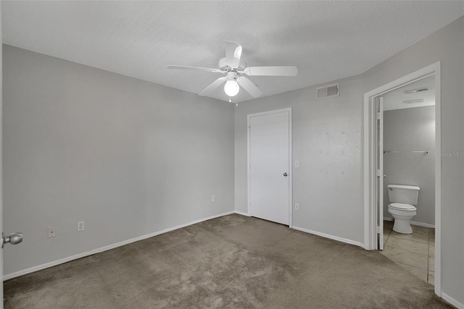 2216 GRAND CAYMAN Ct #1422 KISSIMMEE, FL 34741