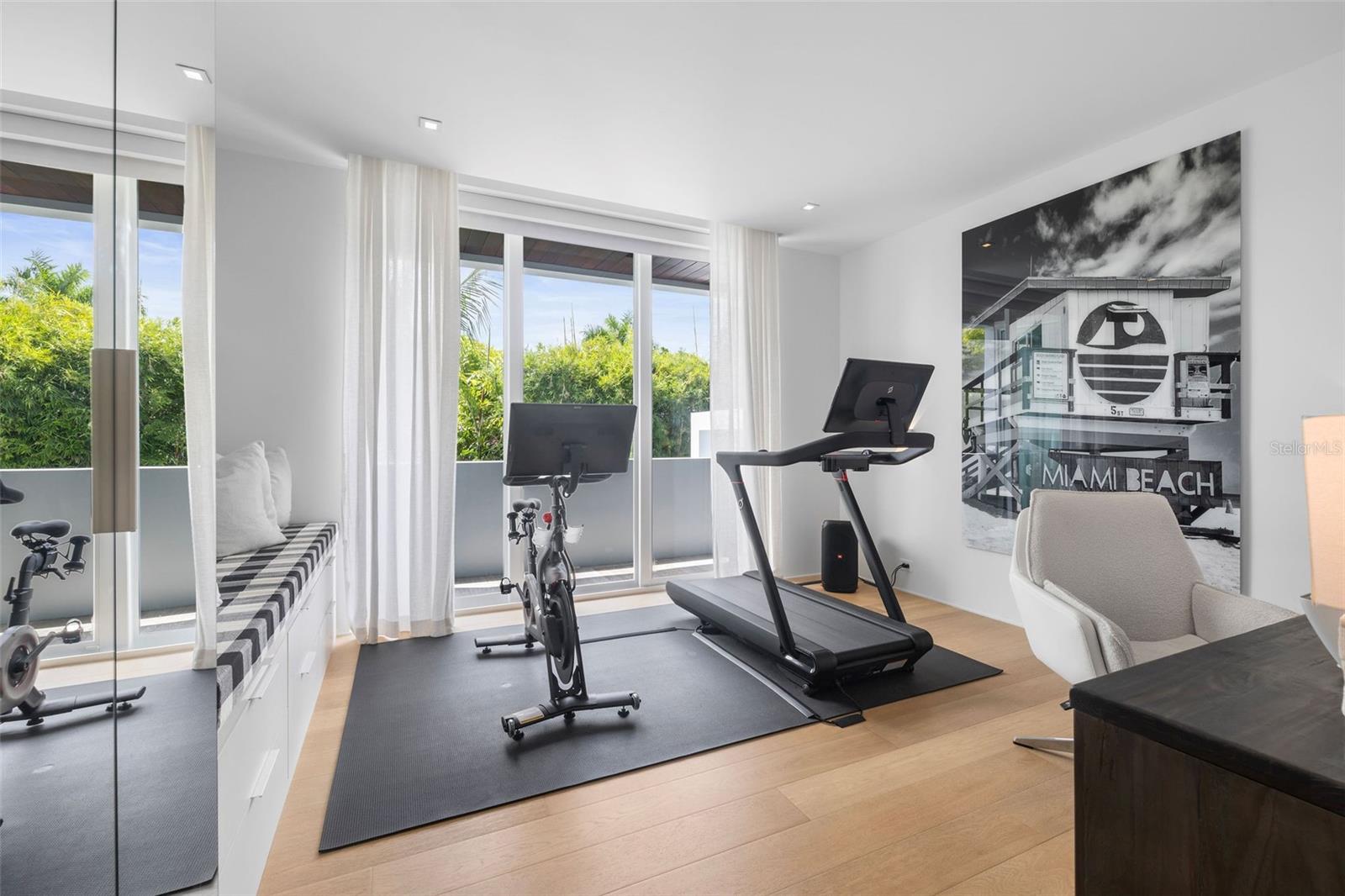 4433 N BAY Rd MIAMI BEACH, FL 33140