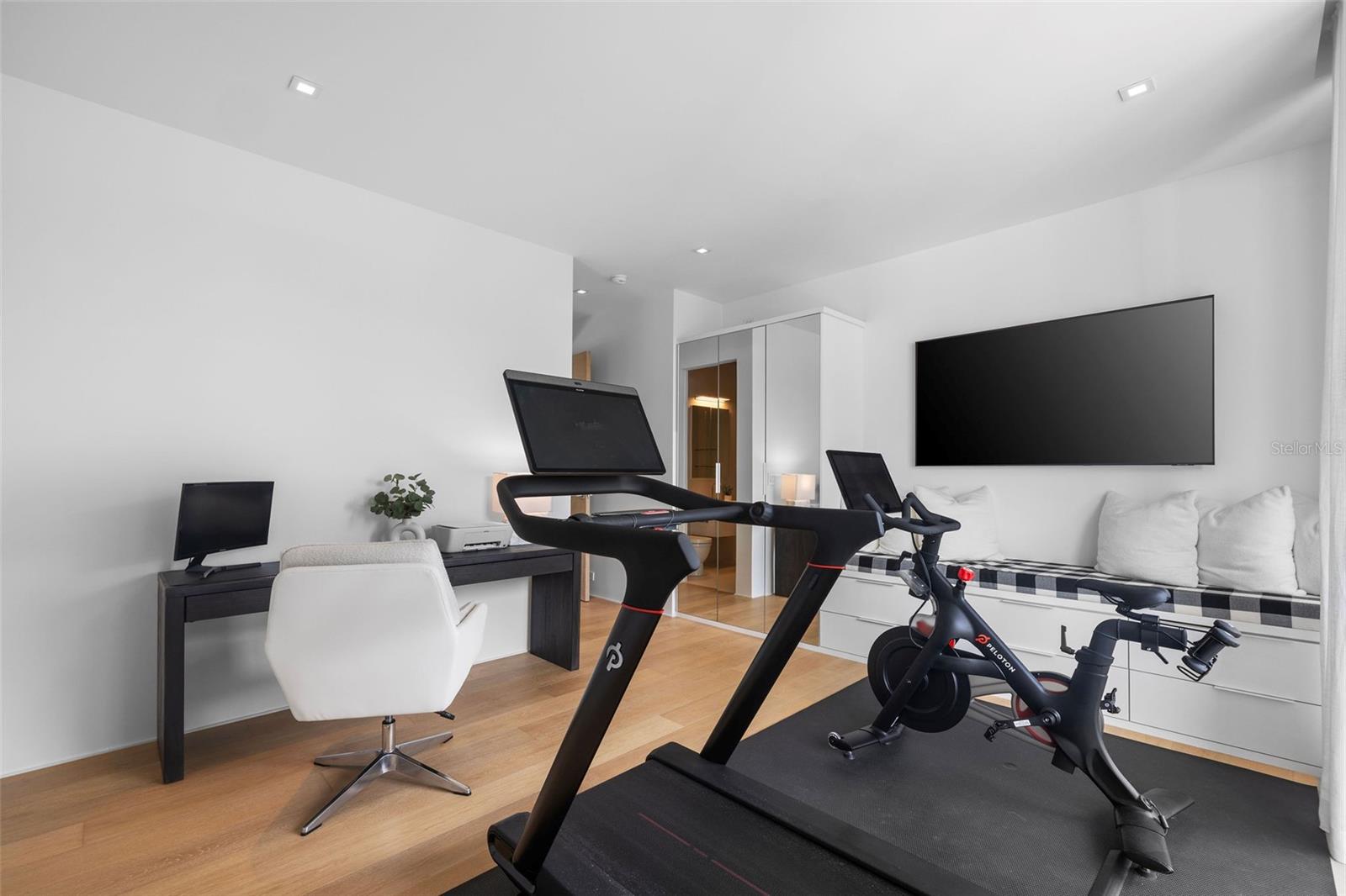 4433 N BAY Rd MIAMI BEACH, FL 33140