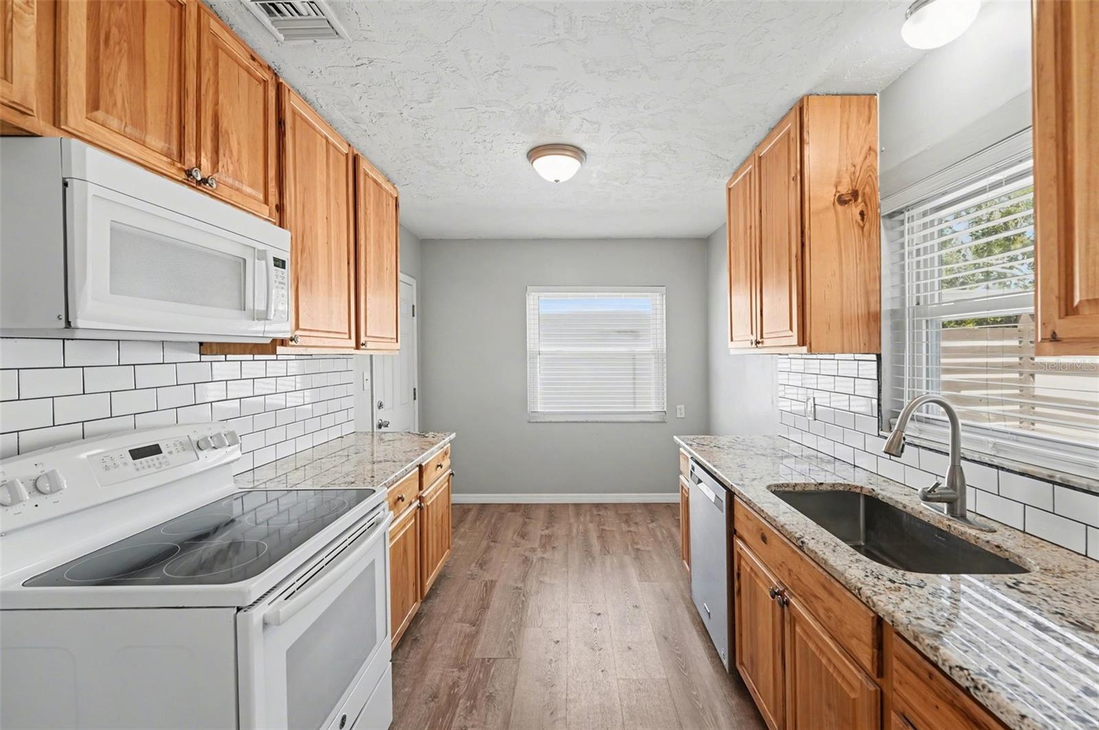 2139 POINCIANA Dr CLEARWATER, FL 33760