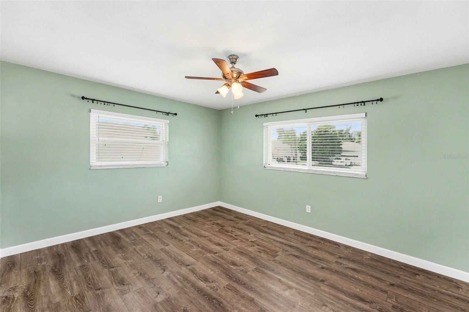 2139 POINCIANA Dr CLEARWATER, FL 33760